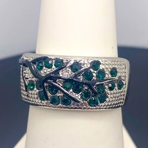 Green stones black vines silver tone band ring